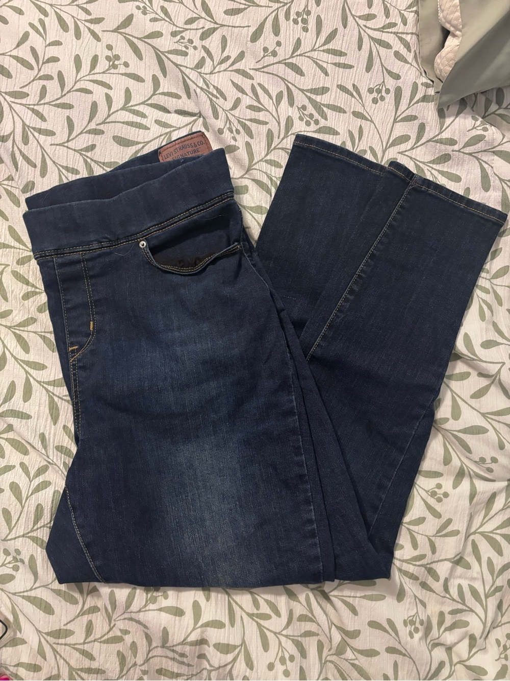 Totally Shaping Pull-On Women’s Blue Jeans